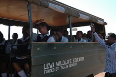 Lewa Wildlife Conservancy LWC; Schulklasse; unterwegs im Reservat; Umweltbildung;