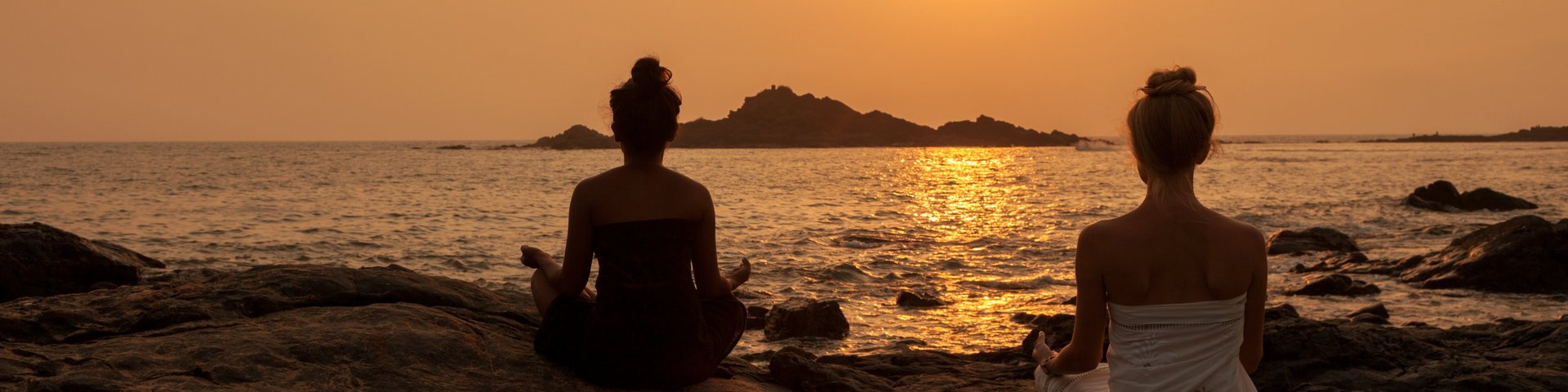 Hotel Swa Swara Meditation am Meer bei Sonnenuntergang