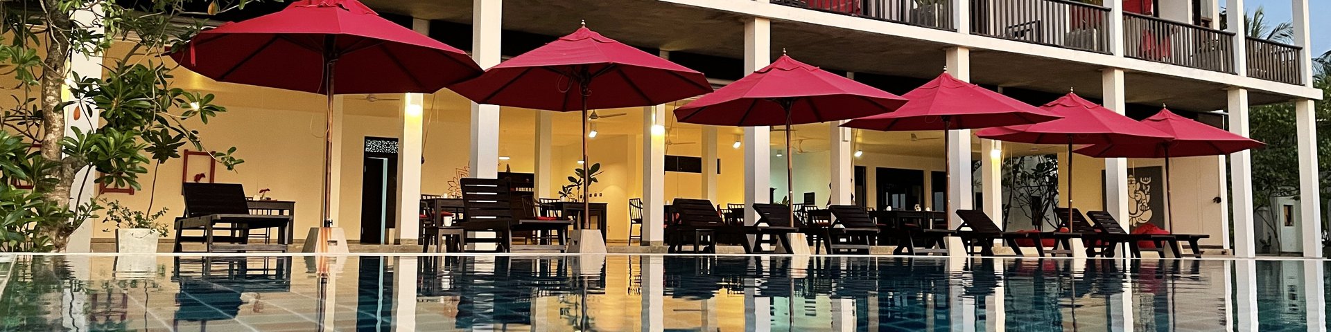 Pool und Restaurant Hotel Ananda