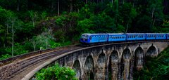 Sri Lanka Nine Arches Zug auf Brücke 