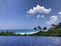Infinity Pool Barberyn Waves