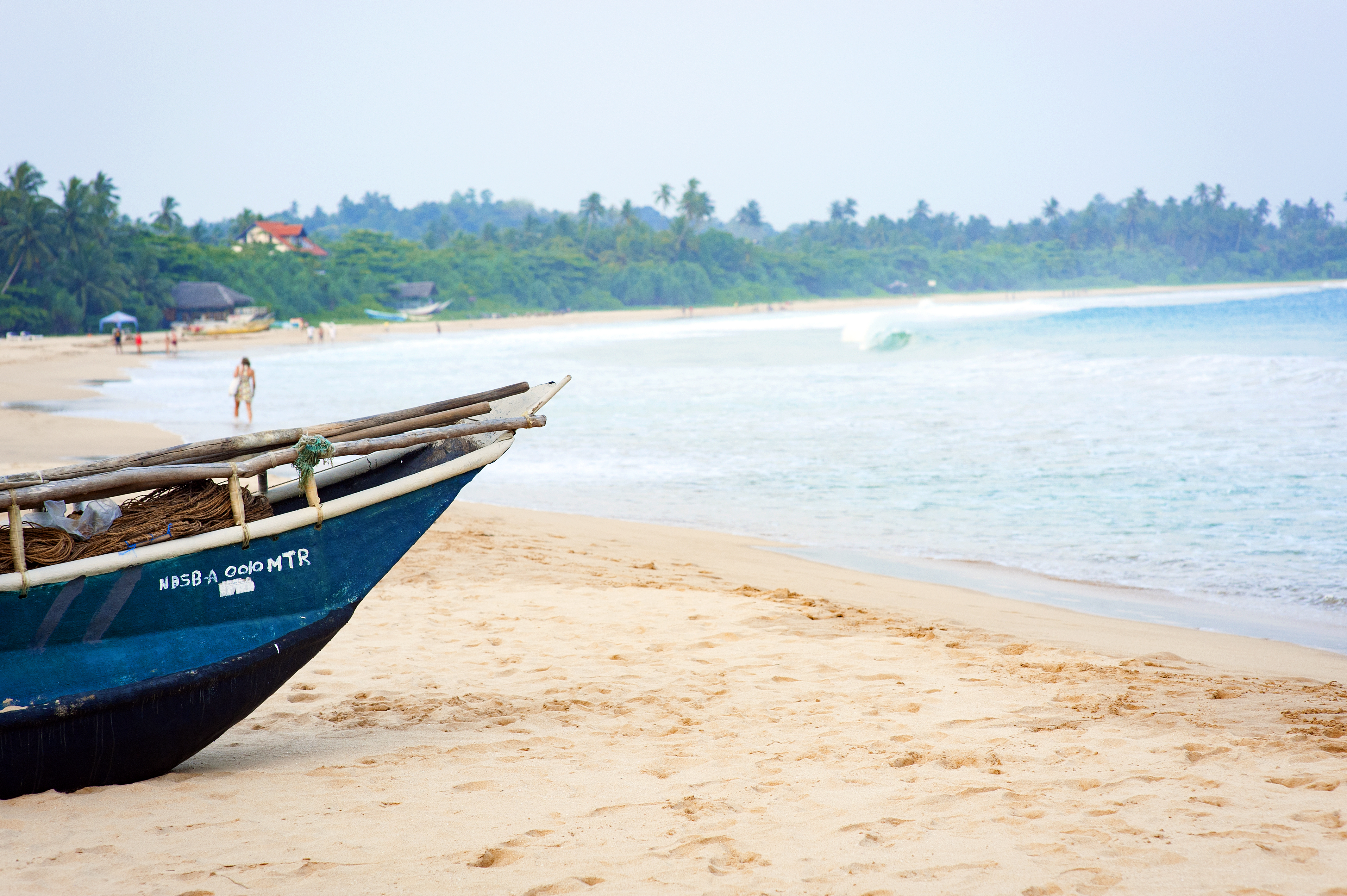 Hotel Surya Lanka Strand mit Boot
