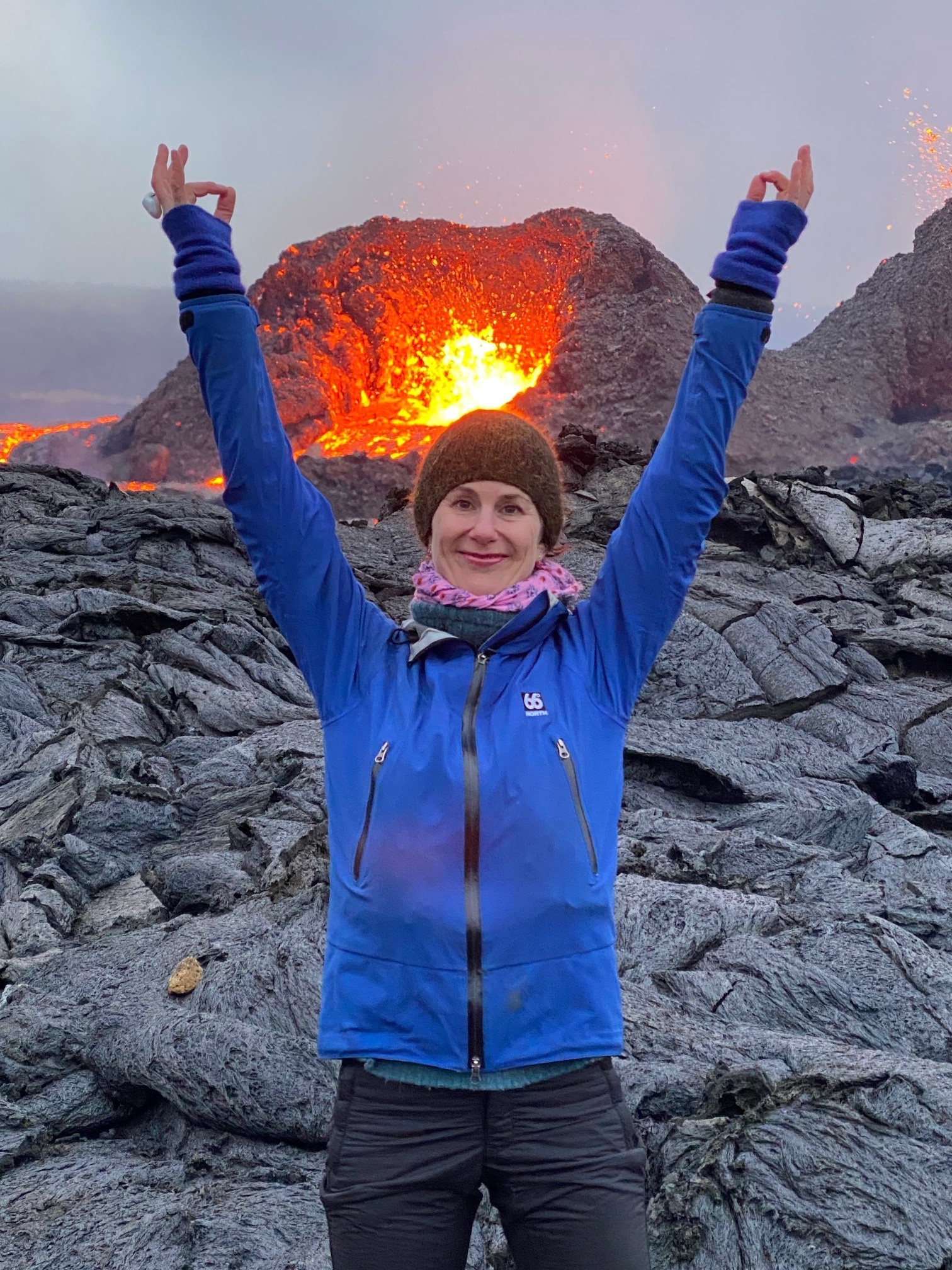 Yogalehrerin Ulrica Seiler vor Vulkan